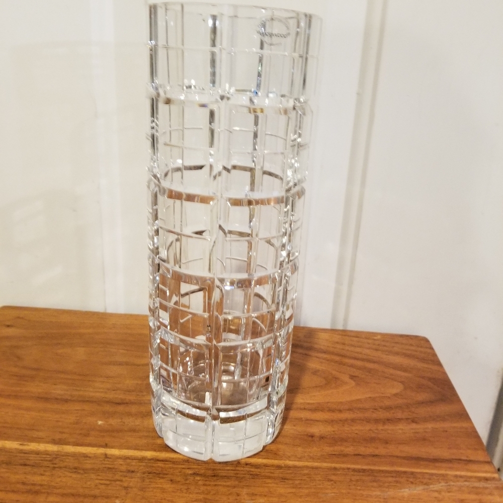 Heavy Wedgwood Cut Crystal Signed Vase 11" - Picture 2 of 15